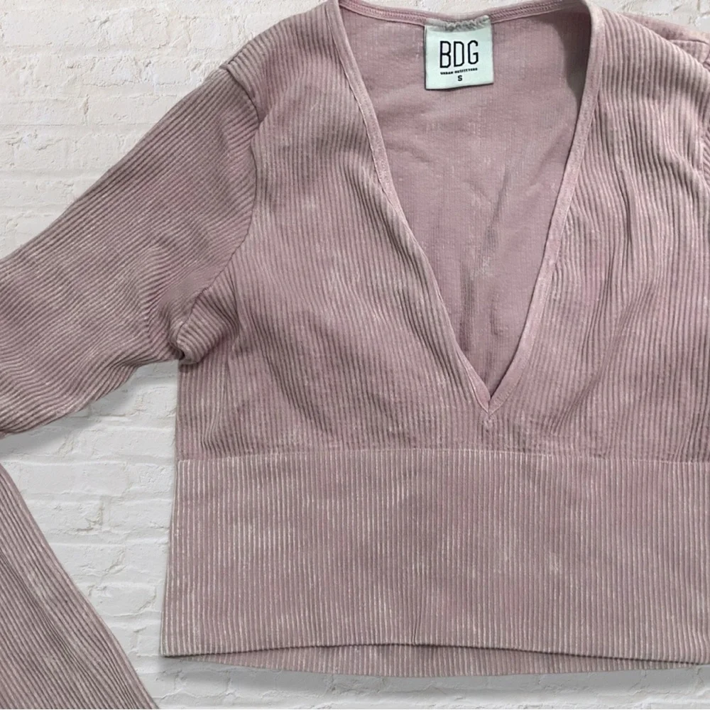 Urban Outfitters BDG Ribbed V-Neck Long Sleeve Shirt - Picture 2 of 3